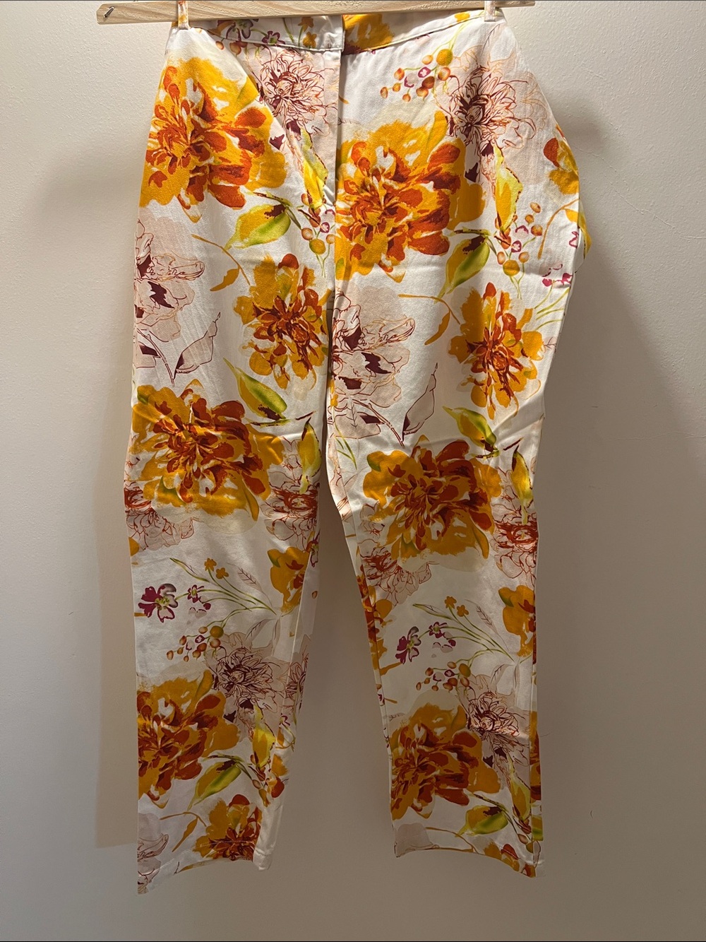 Women’s capris Floral  in White with Yellow & green  Print